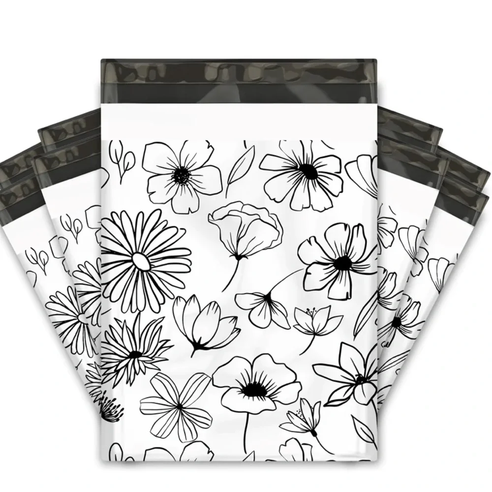 BACK IN STOCK!!⭐️ 20 black & white flower Poly Mailers 10 x 13